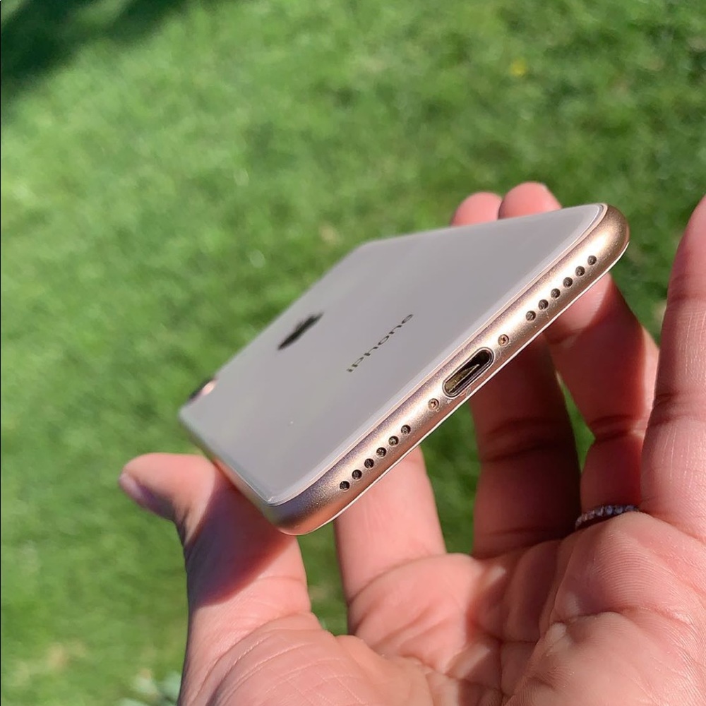Iphone 8 - image 2
